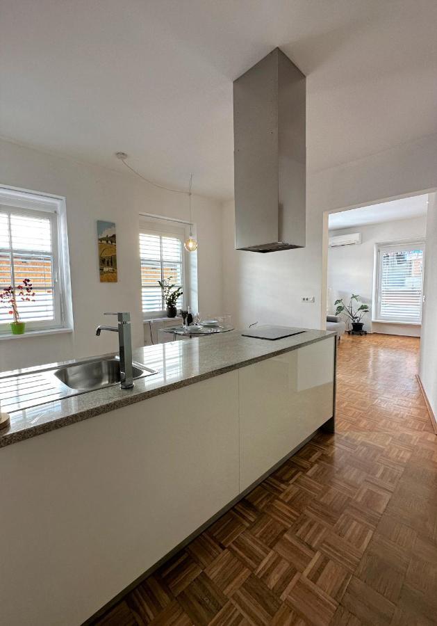 Charming Starry Night Apartment Lublaň Exteriér fotografie