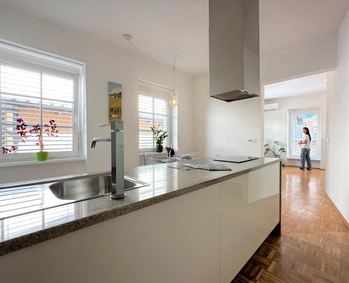 Charming Starry Night Apartment Lublaň Exteriér fotografie