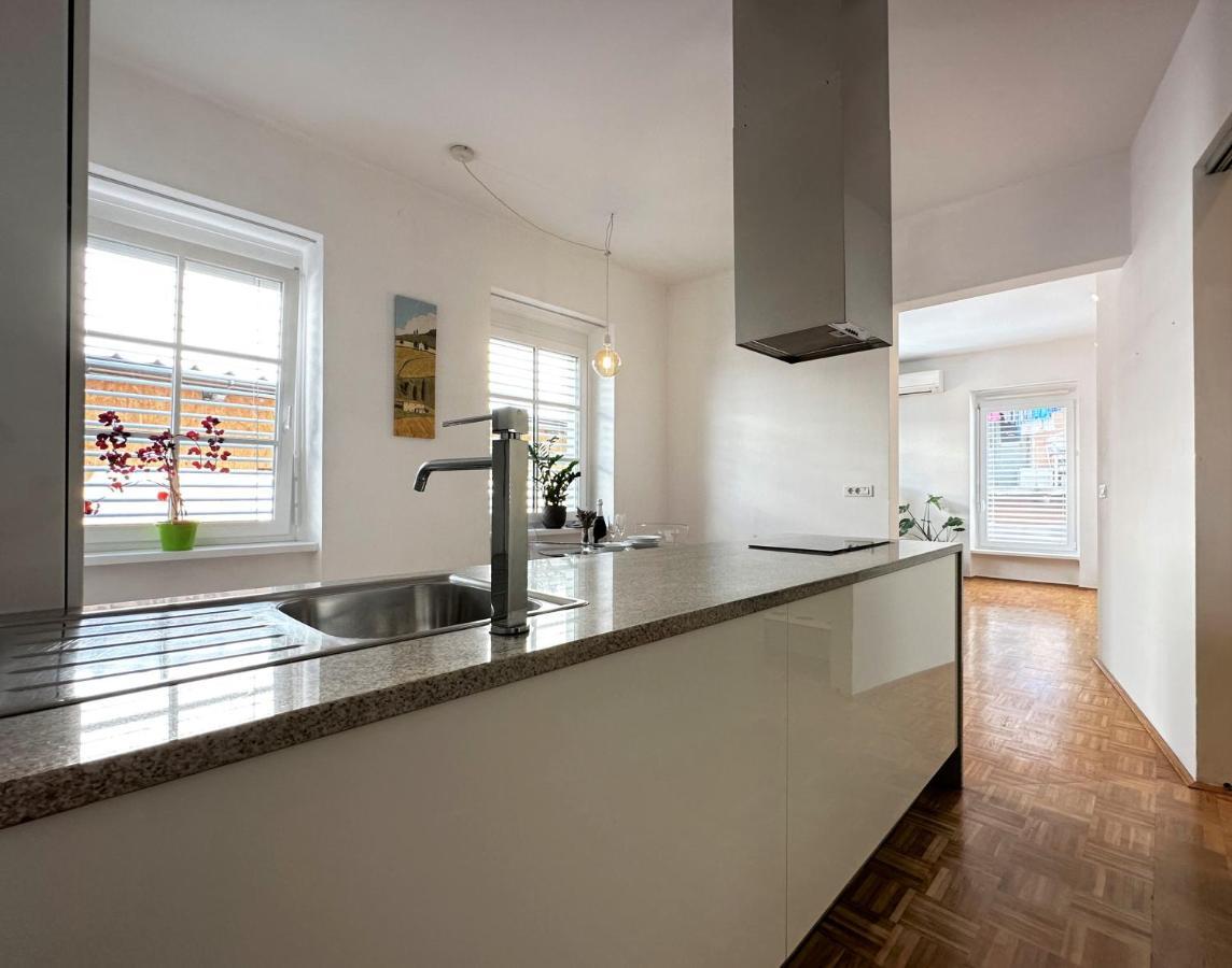 Charming Starry Night Apartment Lublaň Exteriér fotografie